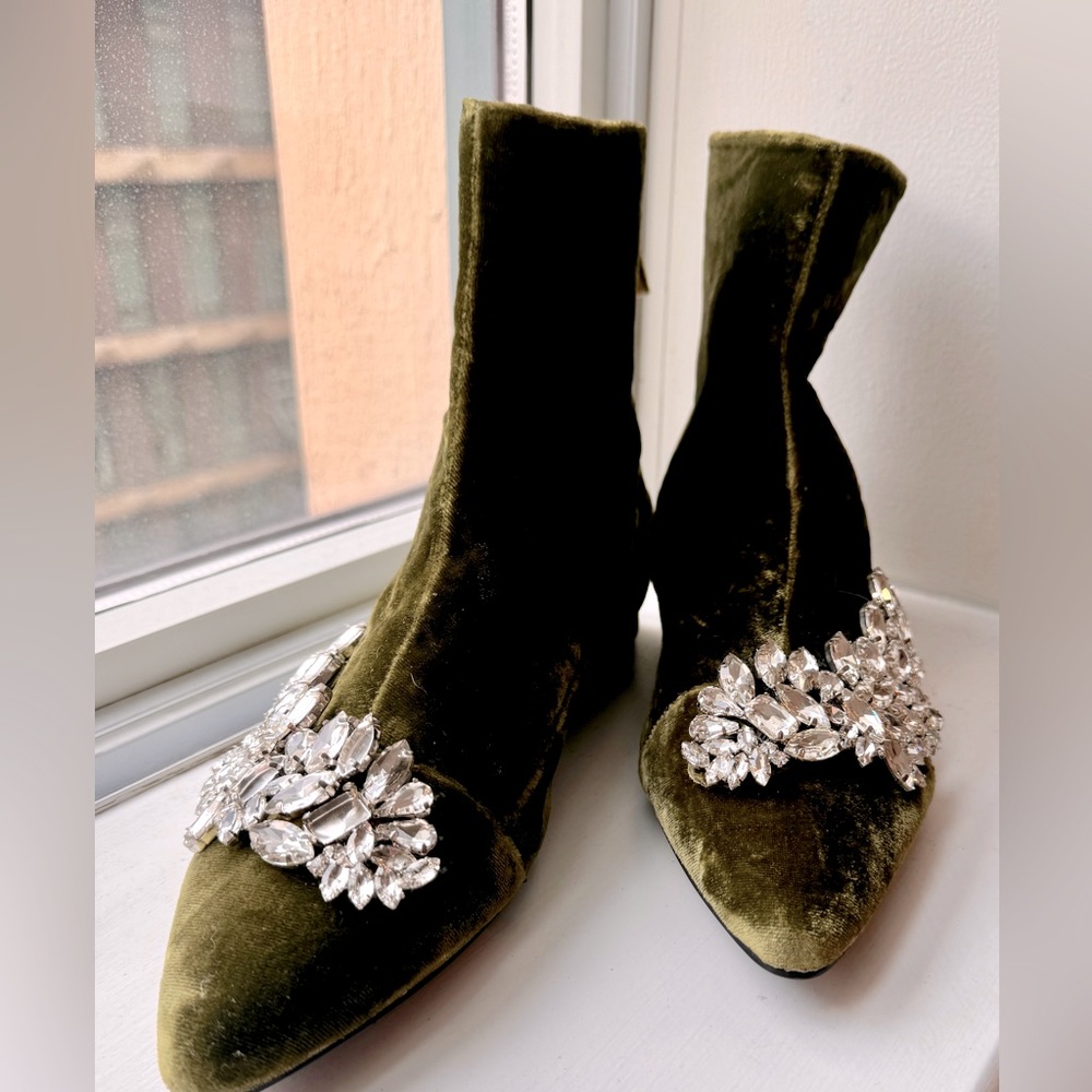 Zara Green Velvet Bootie, size 39